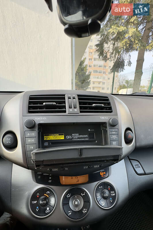 Позашляховик / Кросовер Toyota RAV4 2010 в Чернівцях