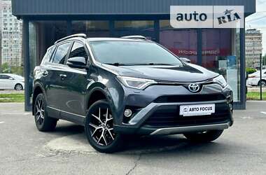 Позашляховик / Кросовер Toyota RAV4 2017 в Києві