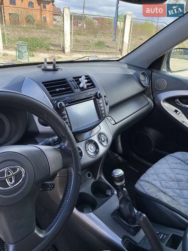 Внедорожник / Кроссовер Toyota RAV4 2006 в Сторожинце