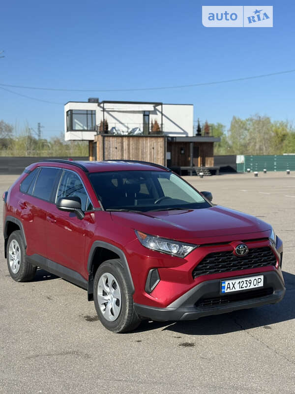 Позашляховик / Кросовер Toyota RAV4 2019 в Києві