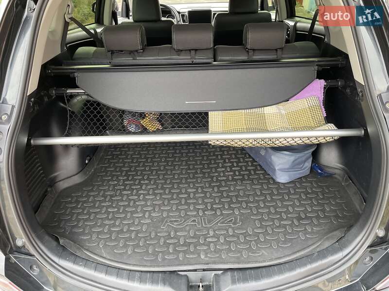 Внедорожник / Кроссовер Toyota RAV4 2017 в Чернигове