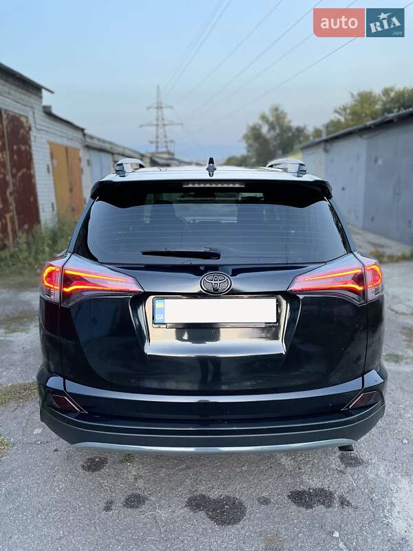 Внедорожник / Кроссовер Toyota RAV4 2017 в Чернигове