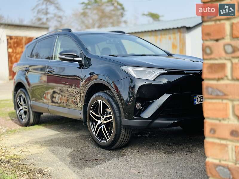 Внедорожник / Кроссовер Toyota RAV4 2017 в Чернигове