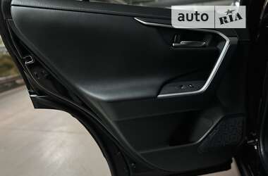 Внедорожник / Кроссовер Toyota RAV4 2021 в Днепре