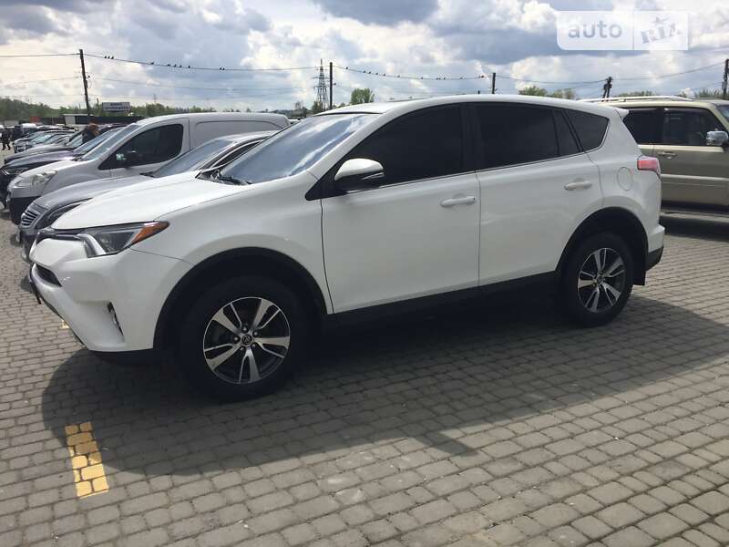 Внедорожник / Кроссовер Toyota RAV4 2018 в Черновцах