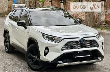 Позашляховик / Кросовер Toyota RAV4 2020 в Києві