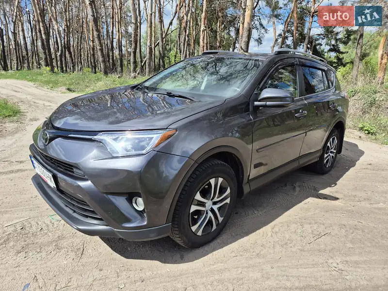 Внедорожник / Кроссовер Toyota RAV4 2017 в 