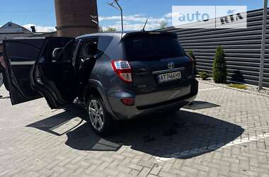 Позашляховик / Кросовер Toyota RAV4 2010 в Івано-Франківську