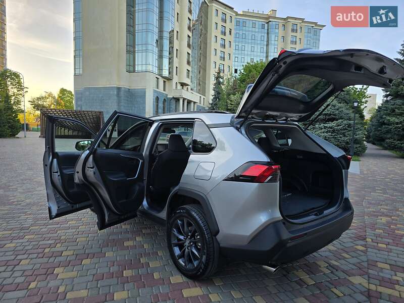 Внедорожник / Кроссовер Toyota RAV4 2020 в Одессе