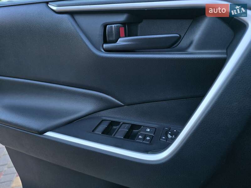 Внедорожник / Кроссовер Toyota RAV4 2020 в Одессе