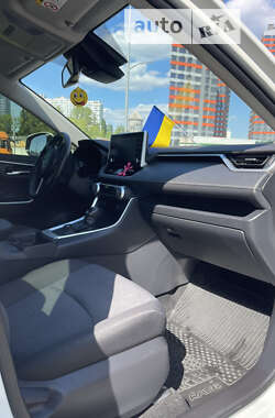 Позашляховик / Кросовер Toyota RAV4 2020 в Києві