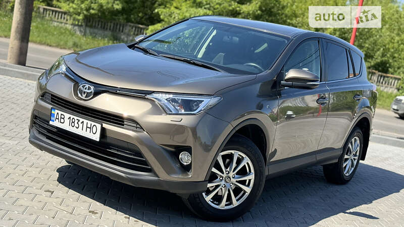 Внедорожник / Кроссовер Toyota RAV4 2018 в Виннице