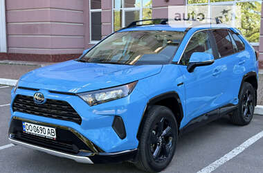 Внедорожник / Кроссовер Toyota RAV4 2021 в 