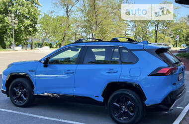 Внедорожник / Кроссовер Toyota RAV4 2021 в 