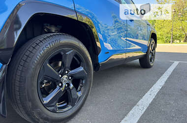 Внедорожник / Кроссовер Toyota RAV4 2021 в 
