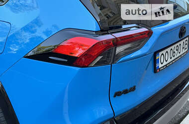 Внедорожник / Кроссовер Toyota RAV4 2021 в 