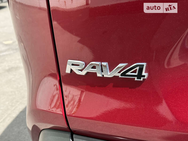 Внедорожник / Кроссовер Toyota RAV4 2021 в Киеве