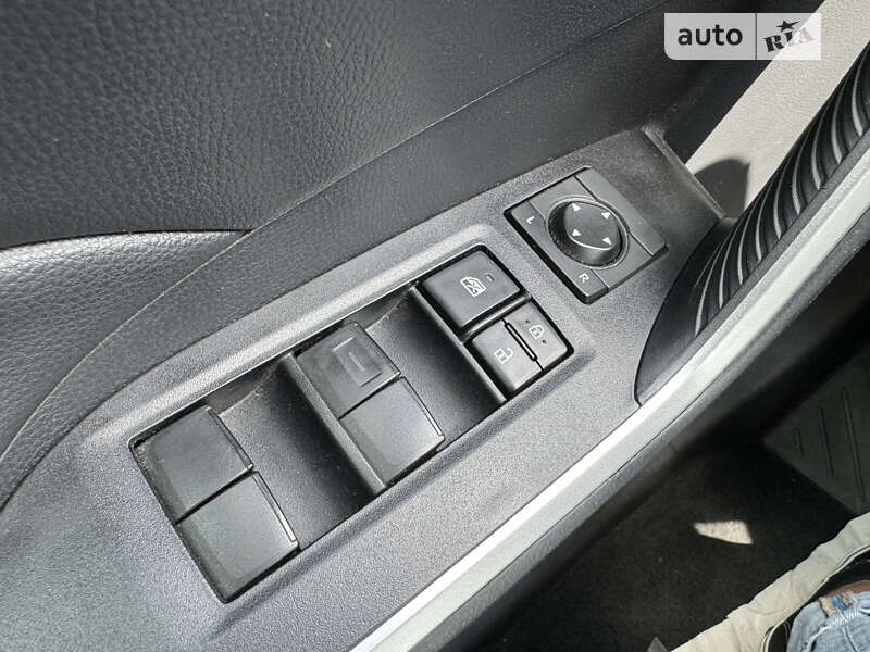 Внедорожник / Кроссовер Toyota RAV4 2021 в Киеве