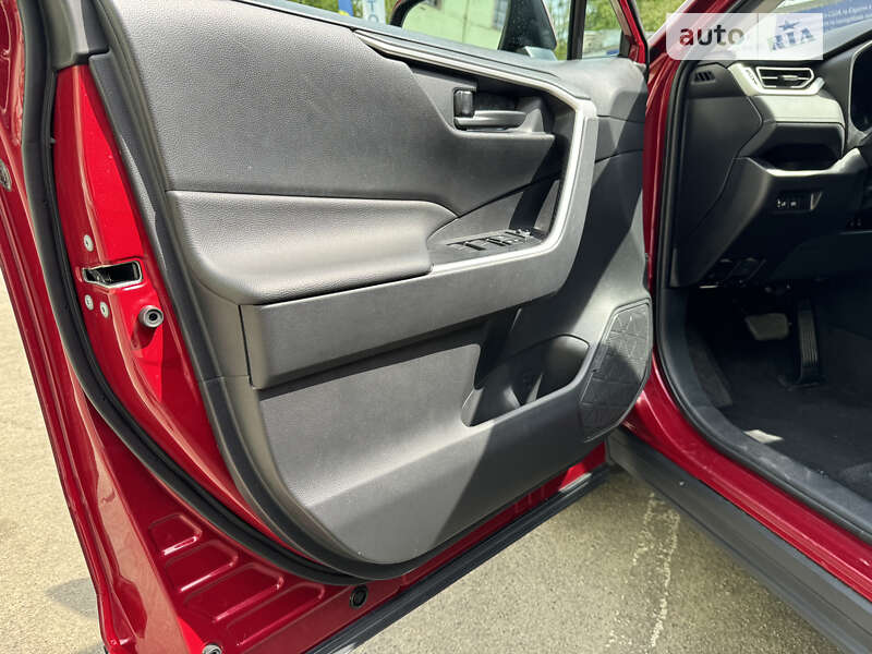 Внедорожник / Кроссовер Toyota RAV4 2021 в Киеве