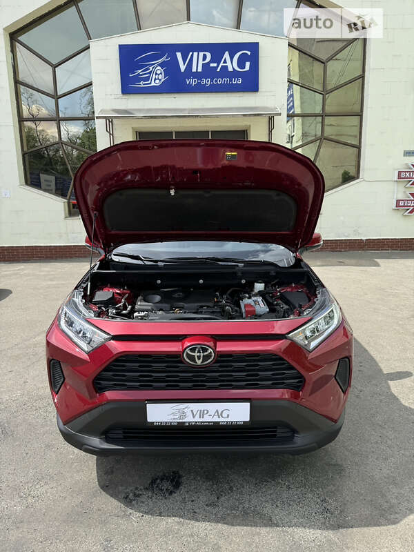 Внедорожник / Кроссовер Toyota RAV4 2021 в Киеве