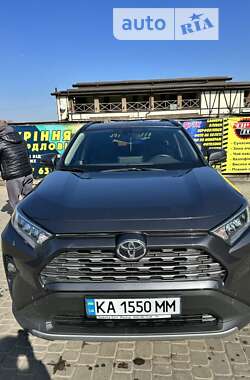 Позашляховик / Кросовер Toyota RAV4 2019 в Покрові