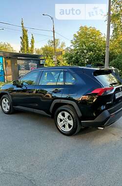 Внедорожник / Кроссовер Toyota RAV4 2020 в Киеве