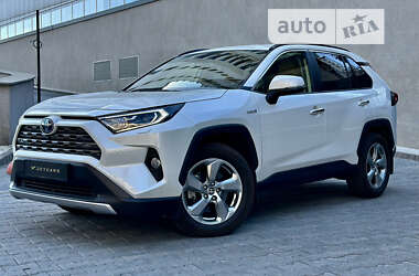 Внедорожник / Кроссовер Toyota RAV4 2021 в Киеве