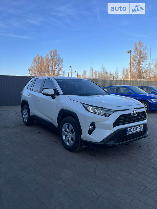 Внедорожник / Кроссовер Toyota RAV4 2021 в Кривом Роге