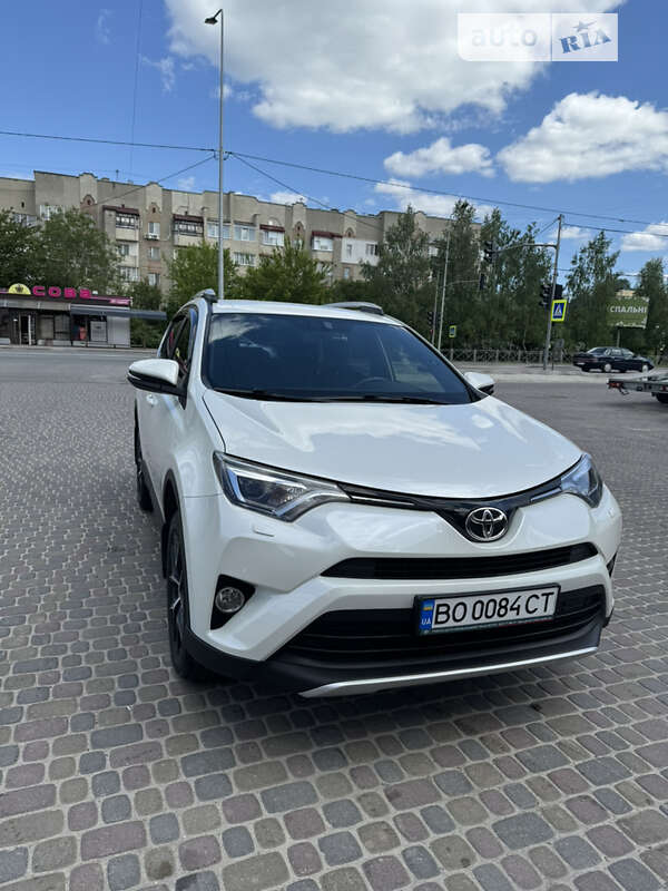 Внедорожник / Кроссовер Toyota RAV4 2017 в Тернополе