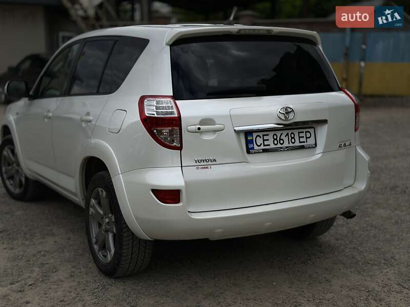 Позашляховик / Кросовер Toyota RAV4 2010 в Чернівцях