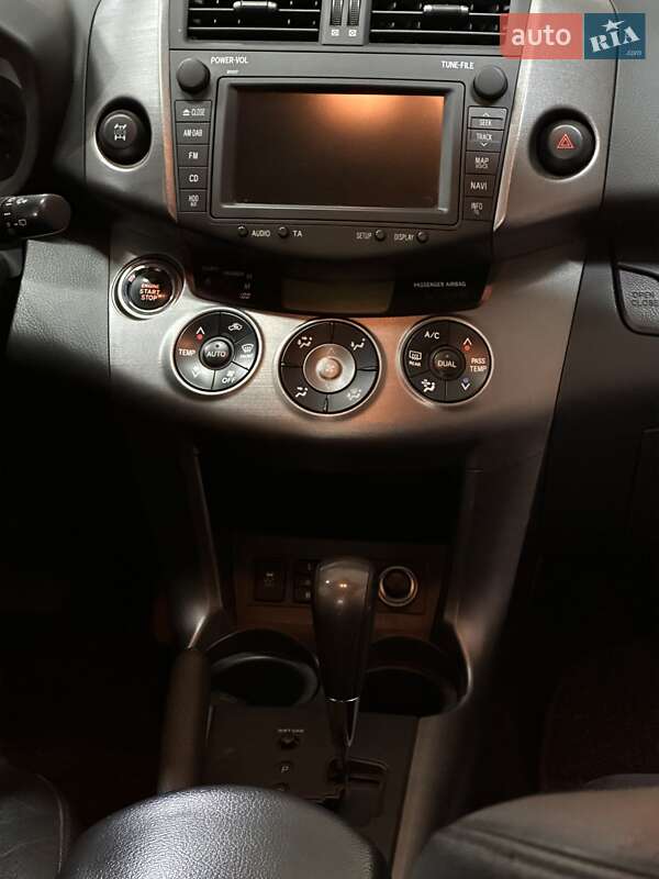 Позашляховик / Кросовер Toyota RAV4 2010 в Чернівцях