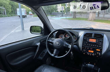 Позашляховик / Кросовер Toyota RAV4 2004 в Києві