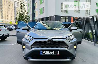 Внедорожник / Кроссовер Toyota RAV4 2020 в Софиевской Борщаговке