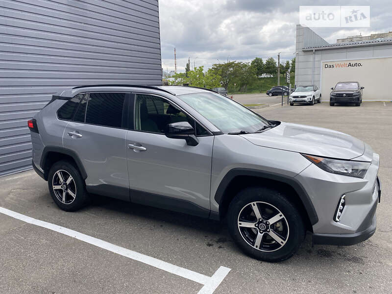 Внедорожник / Кроссовер Toyota RAV4 2020 в Кропивницком