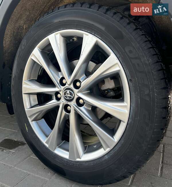 Позашляховик / Кросовер Toyota RAV4 2017 в Тячеві фото 6 Позашляховик / Кросовер Toyota RAV4 2017 в Тячеві