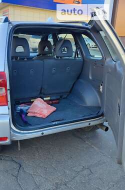 Позашляховик / Кросовер Toyota RAV4 2001 в 