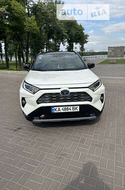 Внедорожник / Кроссовер Toyota RAV4 2020 в Киеве