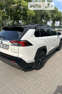 Внедорожник / Кроссовер Toyota RAV4 2020 в Киеве