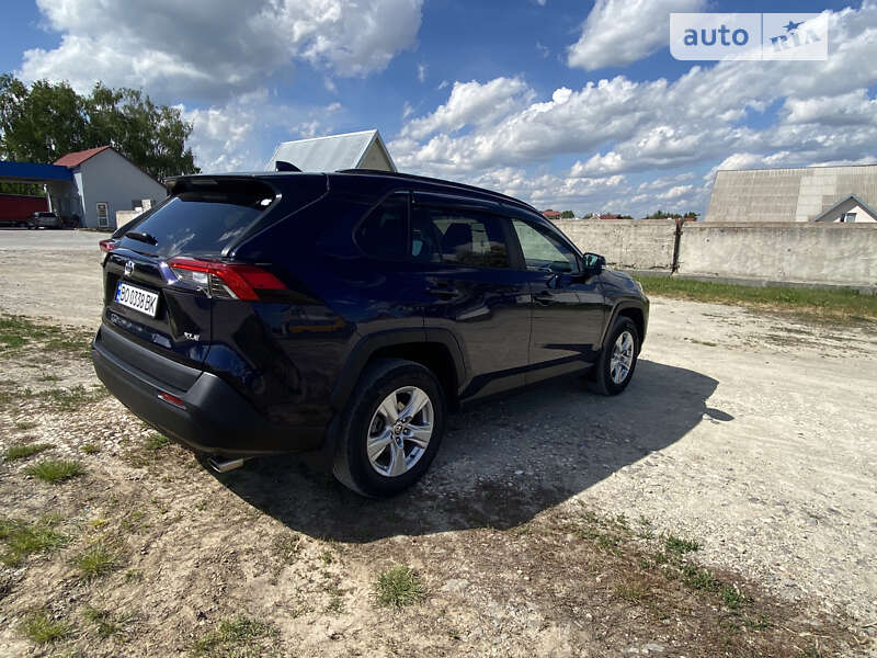 Внедорожник / Кроссовер Toyota RAV4 2021 в Тернополе