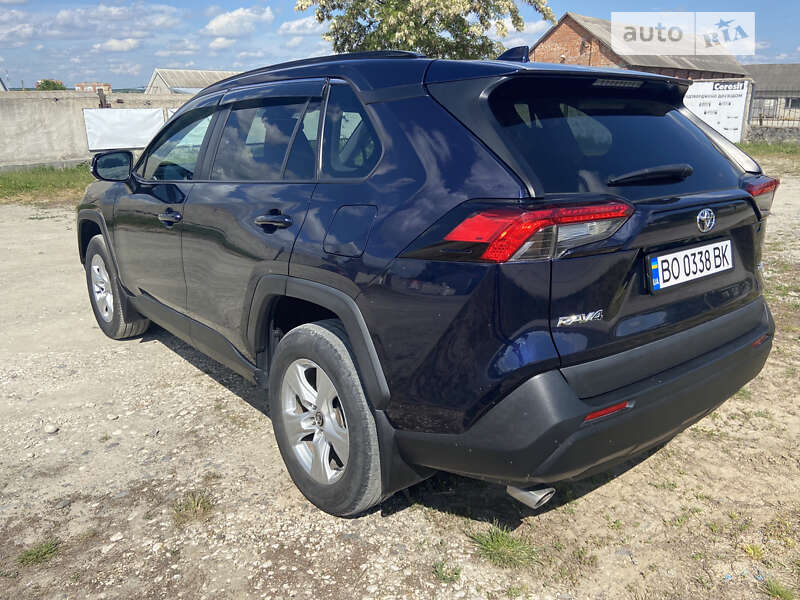 Внедорожник / Кроссовер Toyota RAV4 2021 в Тернополе