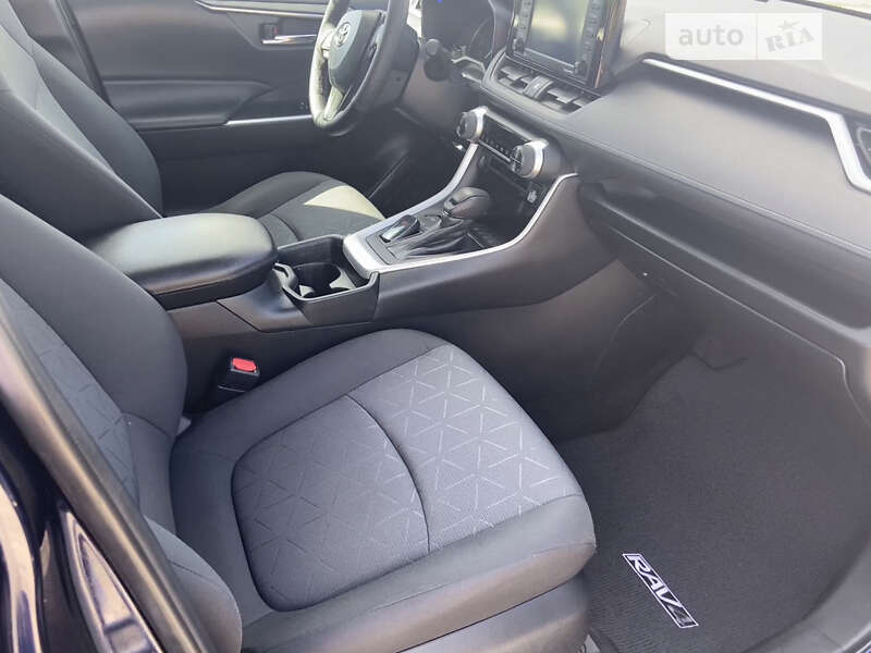 Внедорожник / Кроссовер Toyota RAV4 2021 в Тернополе
