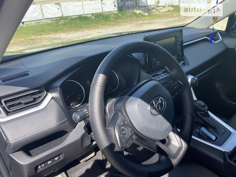 Внедорожник / Кроссовер Toyota RAV4 2021 в Тернополе