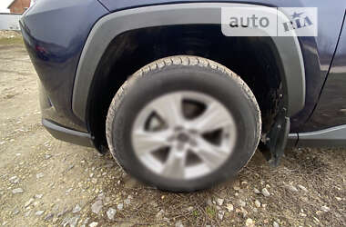 Внедорожник / Кроссовер Toyota RAV4 2021 в 