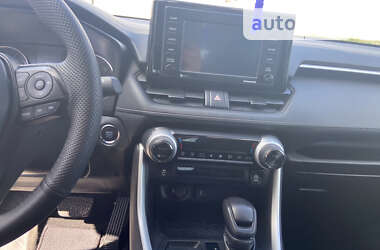 Внедорожник / Кроссовер Toyota RAV4 2021 в 