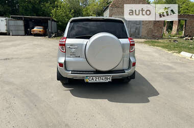 Внедорожник / Кроссовер Toyota RAV4 2012 в Корсуне-Шевченковском