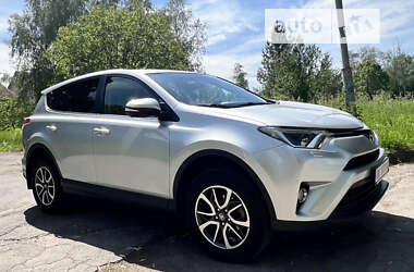 Внедорожник / Кроссовер Toyota RAV4 2016 в Ровно