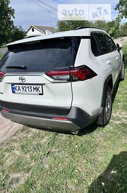 Позашляховик / Кросовер Toyota RAV4 2023 в Варві