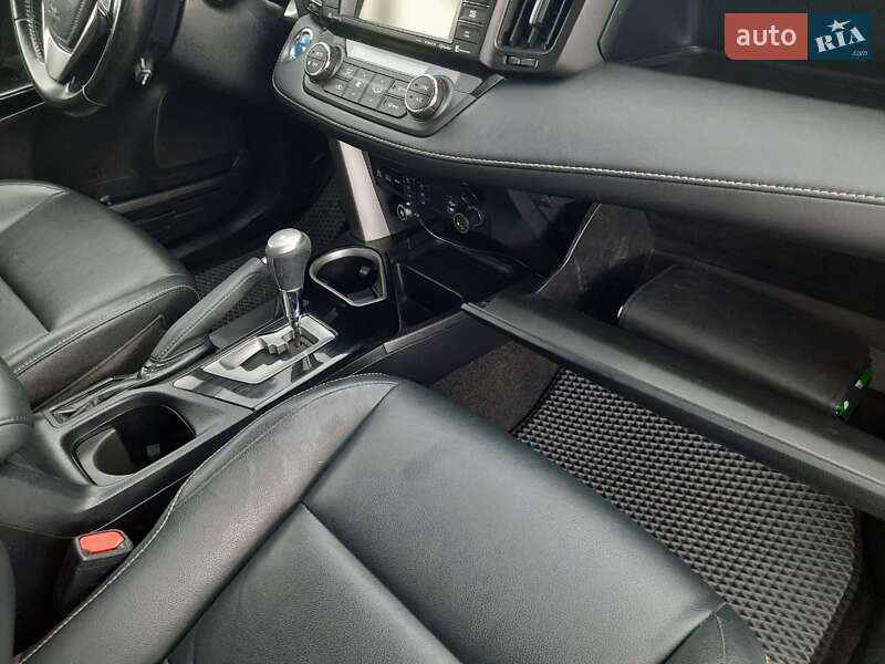 Внедорожник / Кроссовер Toyota RAV4 2016 в Дрогобыче