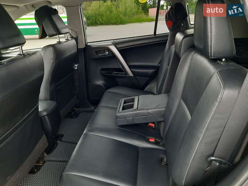 Внедорожник / Кроссовер Toyota RAV4 2016 в Дрогобыче