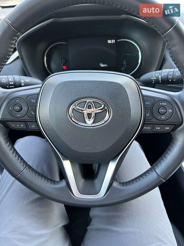 Внедорожник / Кроссовер Toyota RAV4 2021 в Чернигове